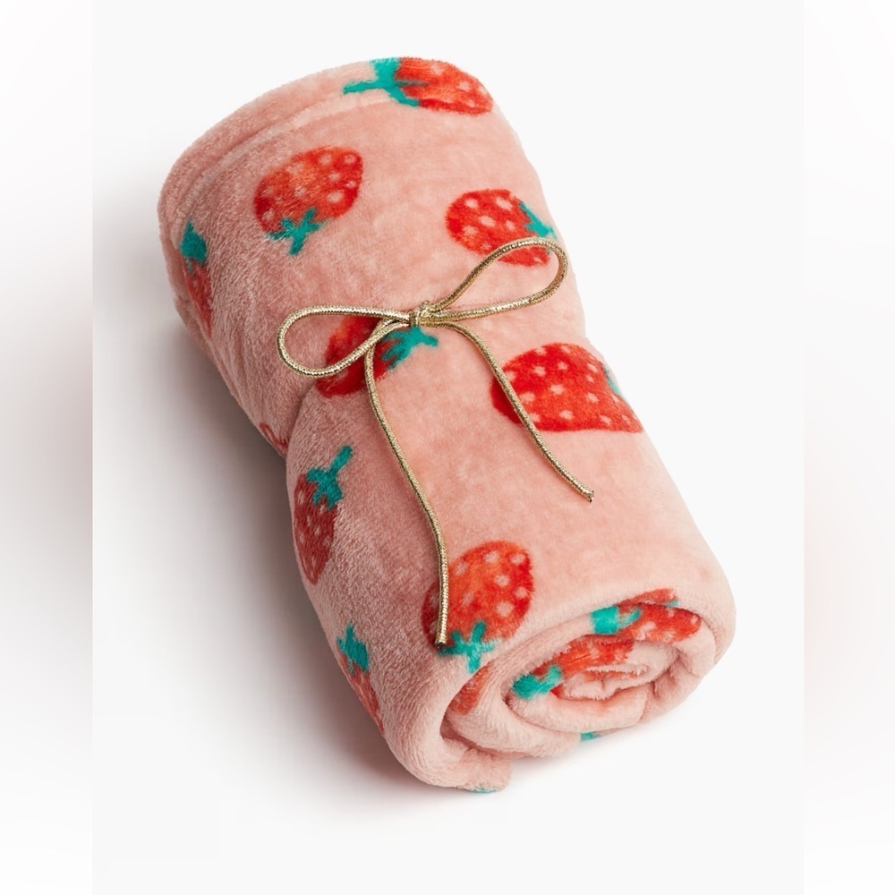 Patterned fleece strawberry blanket